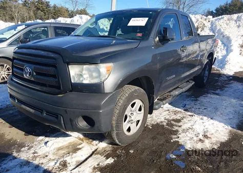2013 Toyota Tundra Grade 4.6L V8 z USA, uszkodzony, nr VIN 5TFUM5F10DX044161